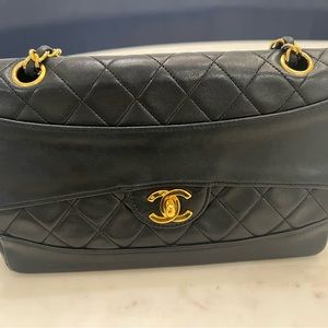 Chanel Quilted black Lambskin Flap Bag